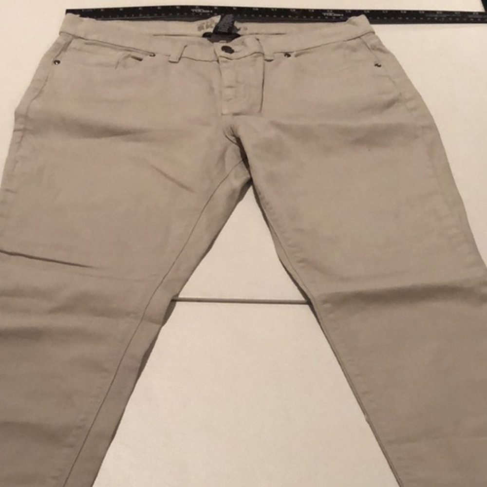 New York & Co size 10 jeans silvery light tan low to mid rise skinny jeans